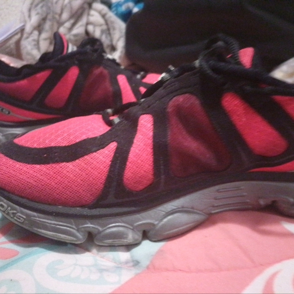 Brooks Red Black Athletic Shoes with Cushioned Midsole